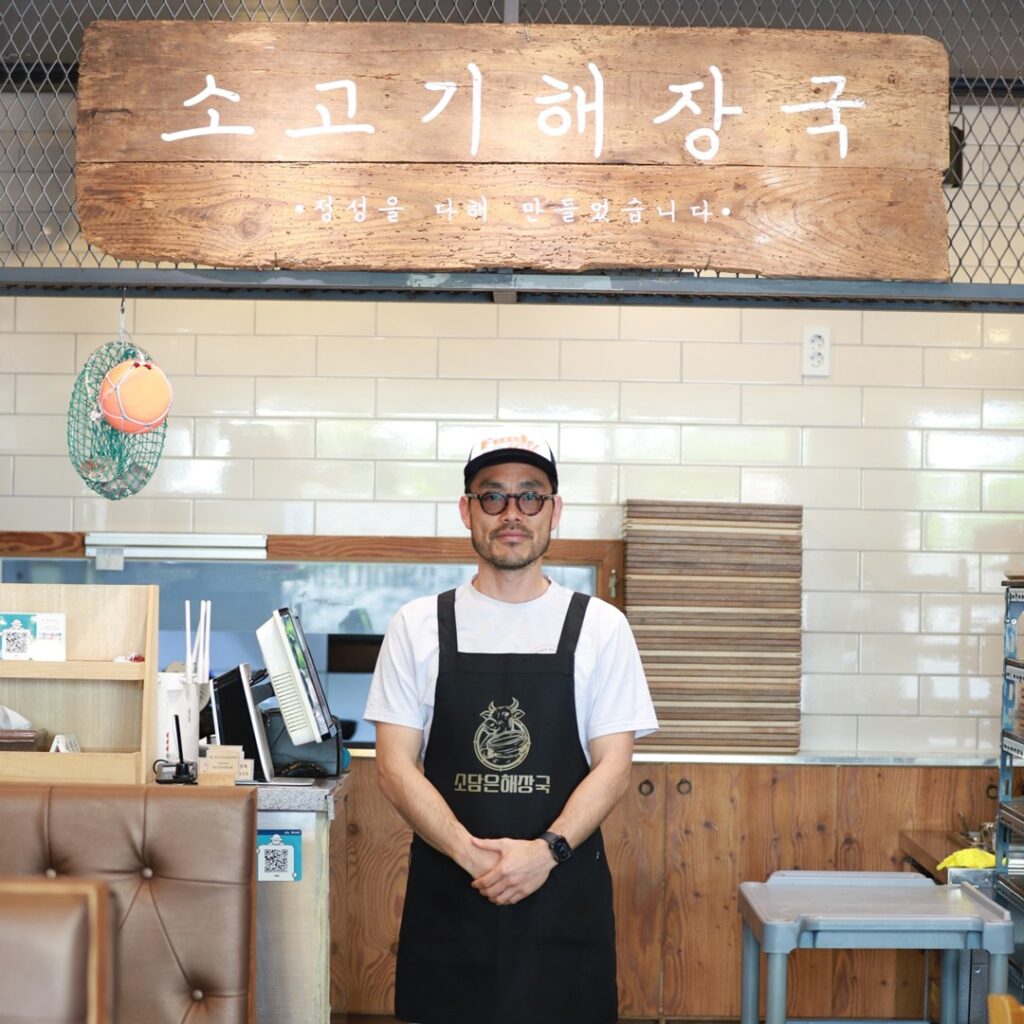 서귀포 법환동 소담은해장국그늘집 이정혁 대표 인터뷰 사진, 깔끔하고 담백한 소고기 해장국 운영 노하우